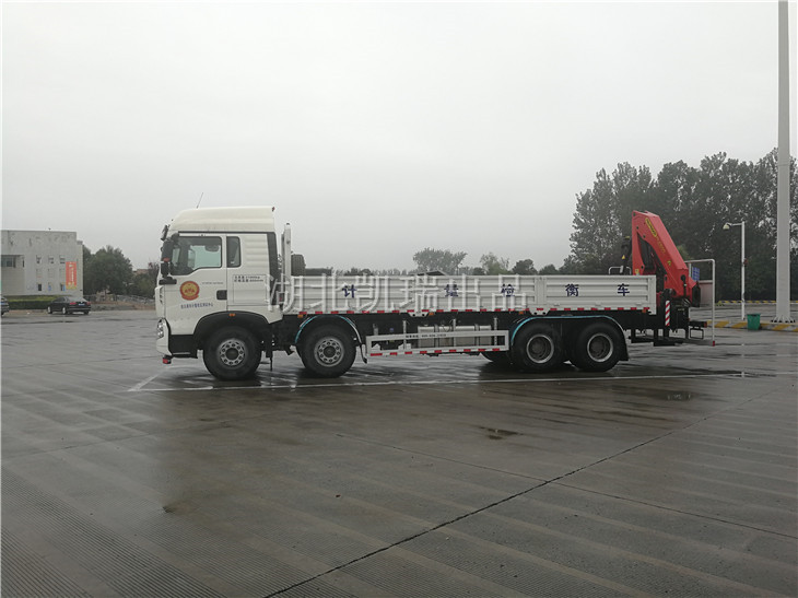 AY5320JJH型計(jì)量檢衡車(chē)(左) AY5320JJH型計(jì)量檢衡車(chē)(左)