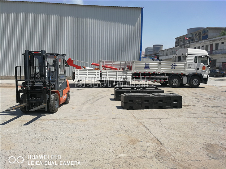 操作叉車裝卸砝碼 操作叉車裝卸砝碼