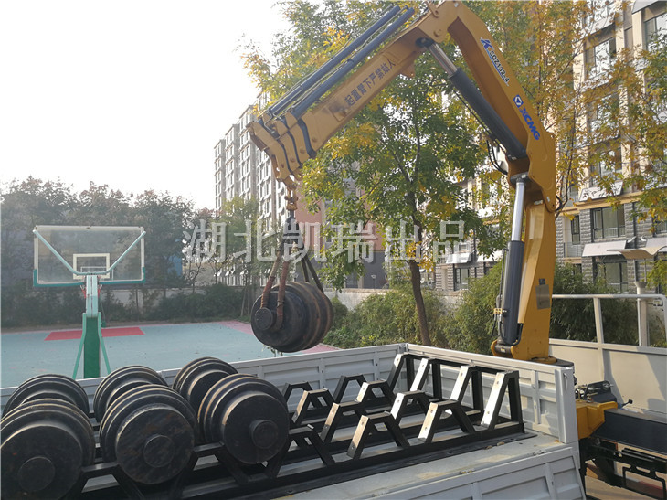 圓形砝碼裝載在固定架內 圓形砝碼裝載在固定架內